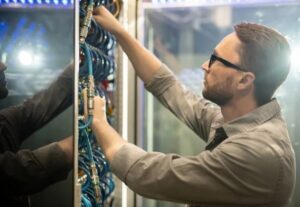 Modernize your data center with WEI and Juniper Networks using intent-based networking solutions and AI-native data center management for improved performance.