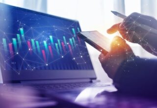 HPE GreenLake Flex rethinks CapEx with flexible IT spending, improving IT financial management and hybrid cloud cost control.