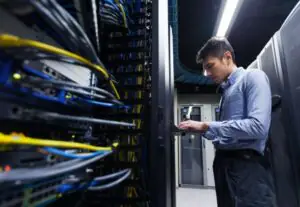 Simplify data center networking with Apstra Data Center Director, an intent-based platform that is software-agnostic.