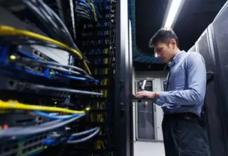 Simplify data center networking with Apstra Data Center Director, an intent-based platform that is software-agnostic.
